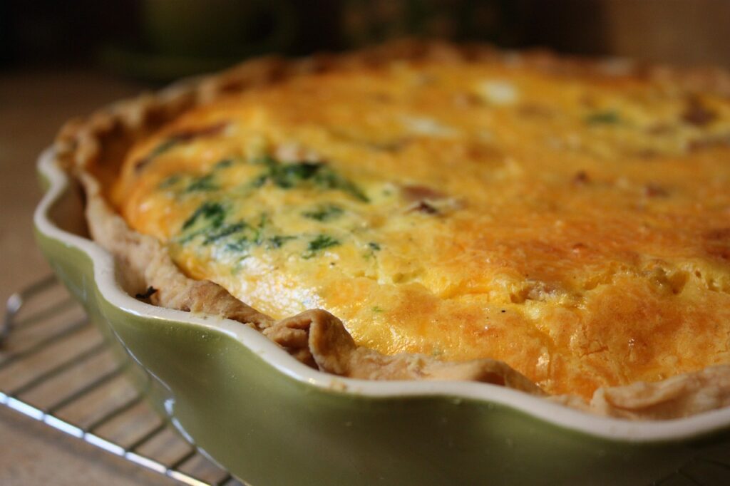 quiche, pie, crust, cheese, homemade, pastry, baked, meal, dish, egg, breakfast, spinach, onion, traditional, brown egg, brown eggs, brown onion, brown breakfast, quiche, quiche, quiche, quiche, quiche, pie